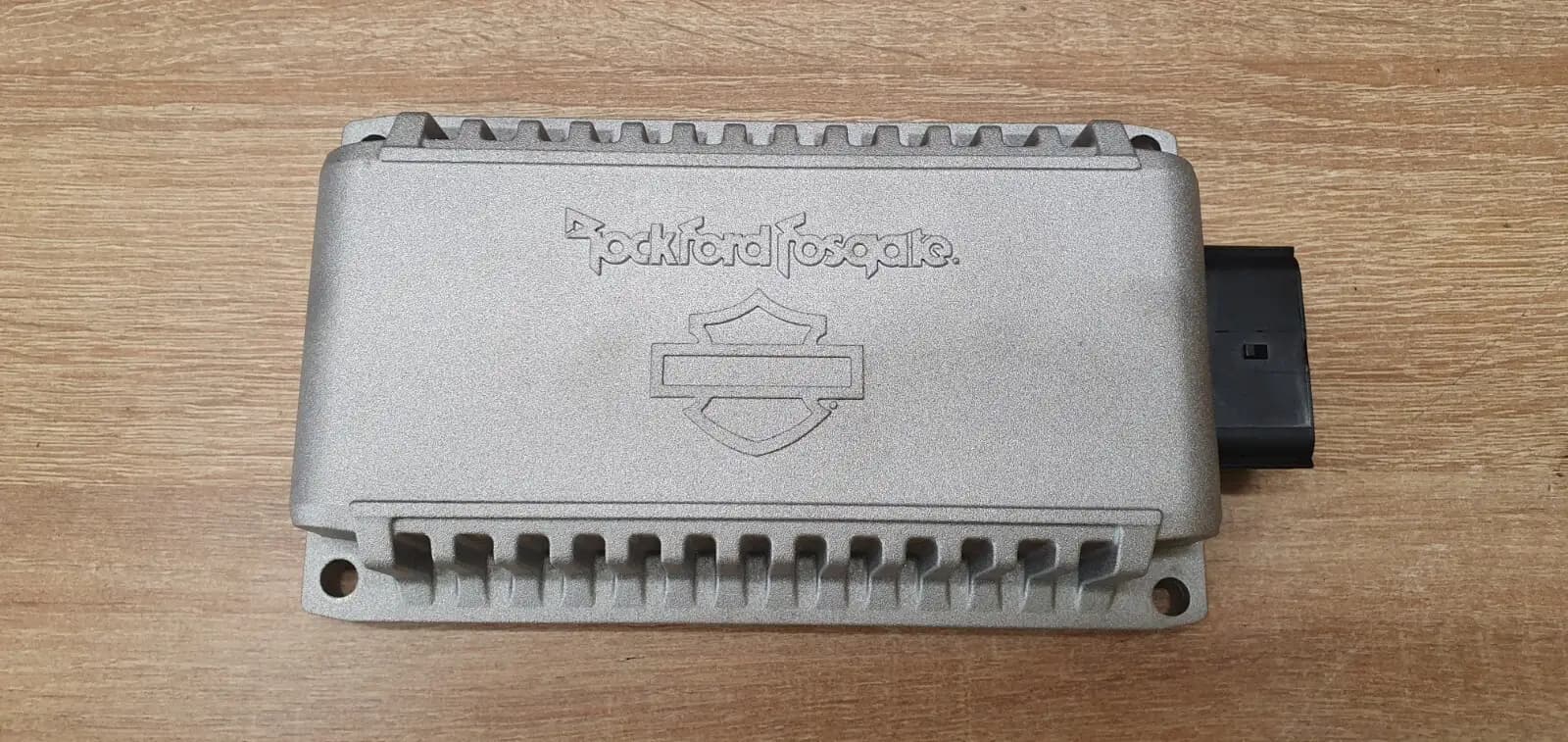 HARLEY-DAVIDSON TOURING ROCKFORD FOSGATE 200W AMPLIFIER 76001131