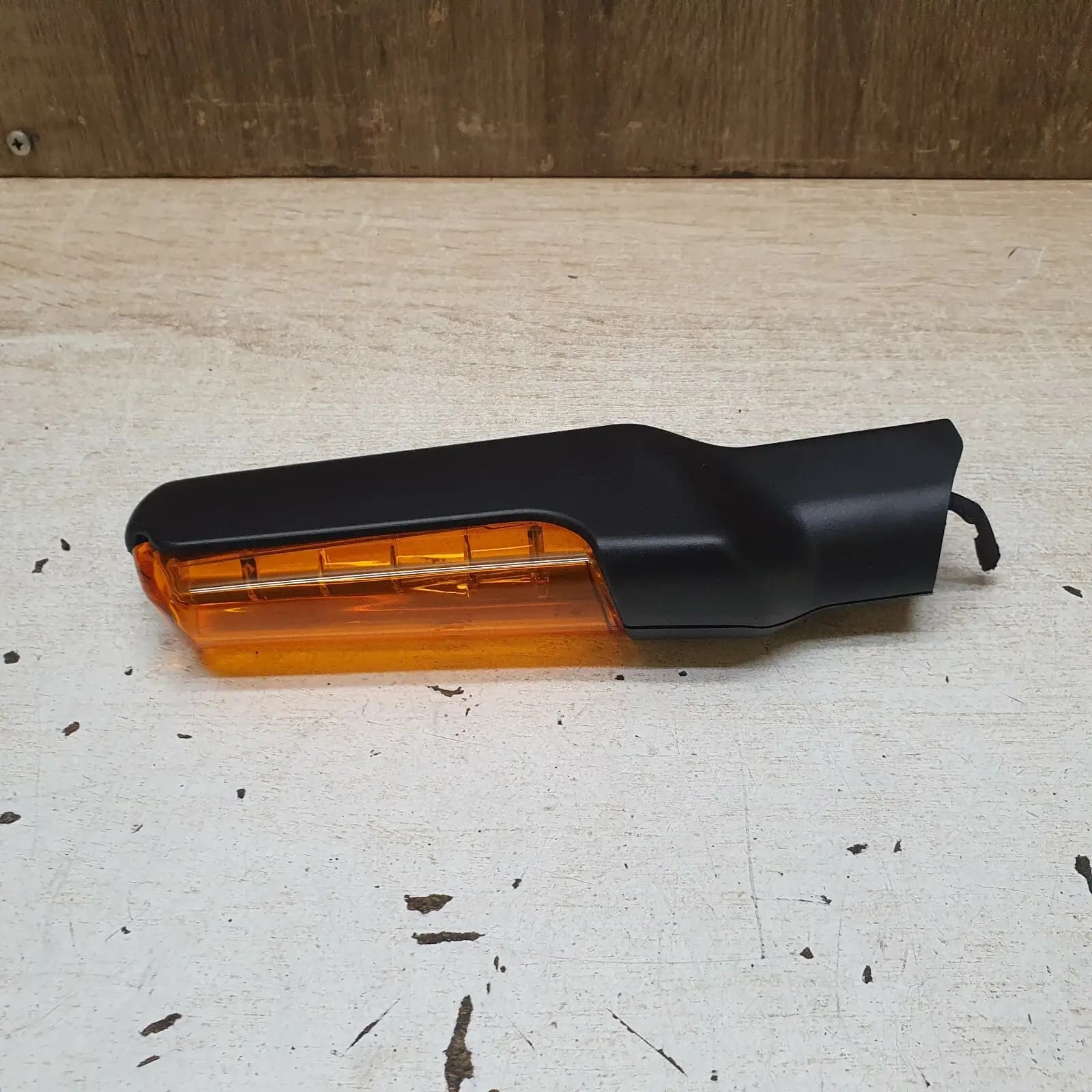 Harley Davidson FXDR Front RIght Indicator / Turn Signal 1090093