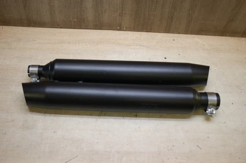 Harley-Davidson Road King Exhaust Muffler Silencer 64900769 64900770